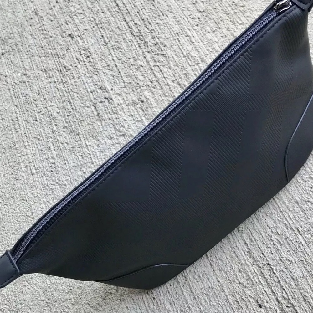 Burberry Pouch Bag Toiletry Travel Case Cosmetics - Picture 2 of 7